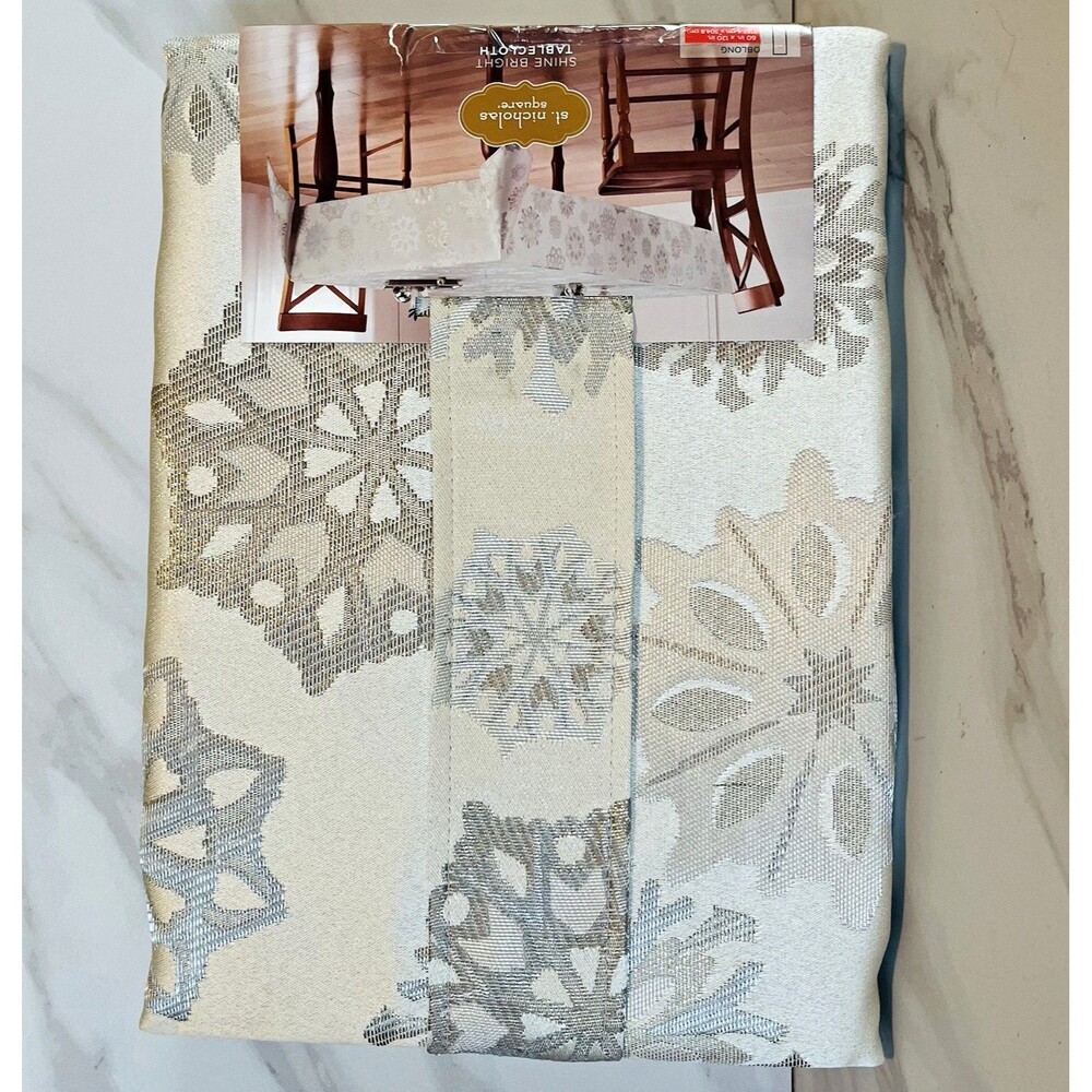 St. Nicholas Square Shine Bright Oblong 60x120 Snowflake Tablecloth White/Silver